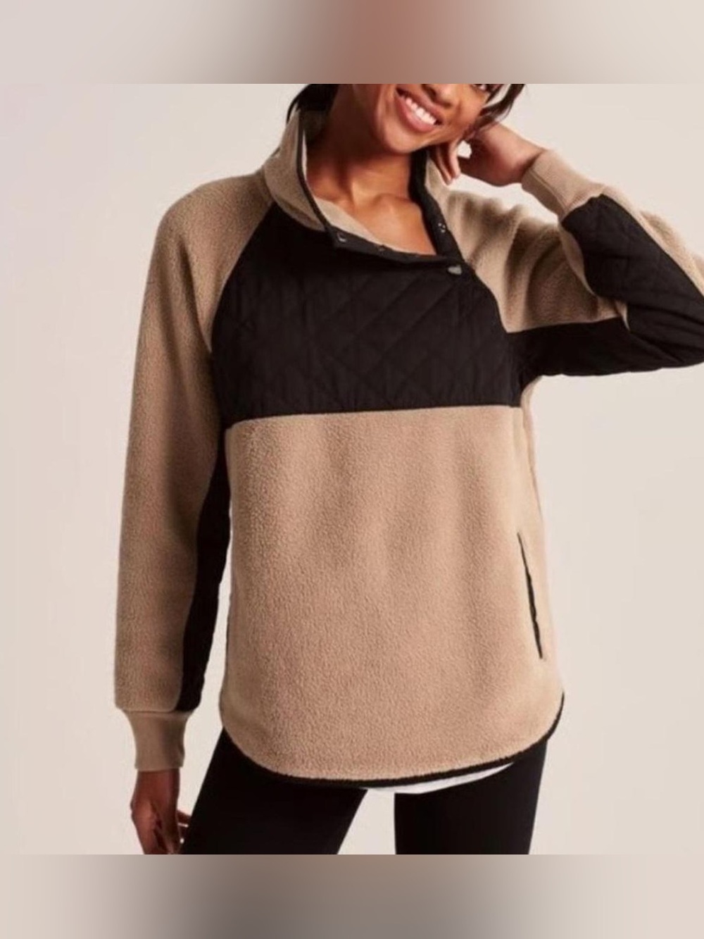 Women’s Abercrombie & Fitch Asymmetrical Snap-Up Fleece size medium